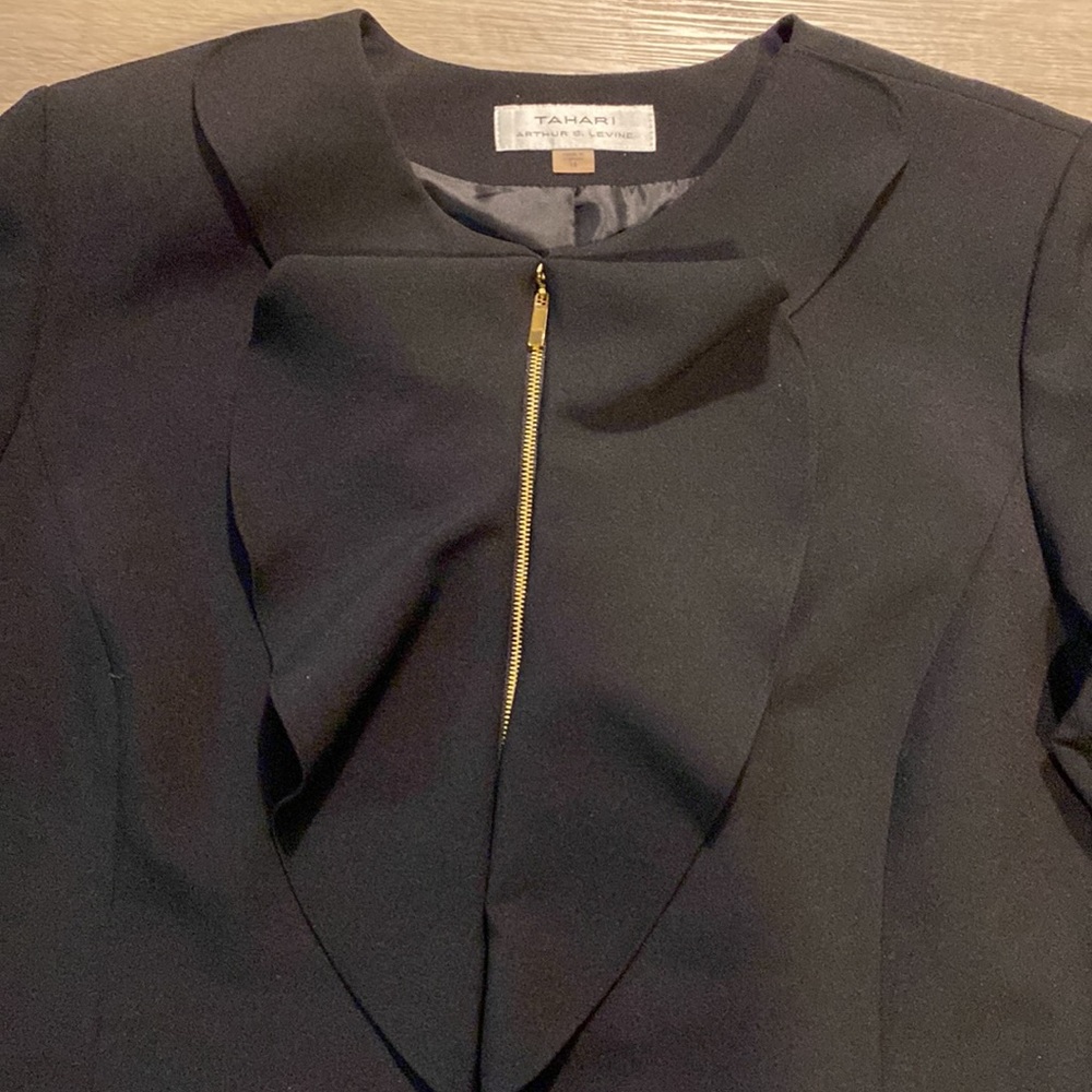 TAHARI Arthur S. Levine you omens black ruffle gold zipper blazer size 18 - Picture 6 of 9